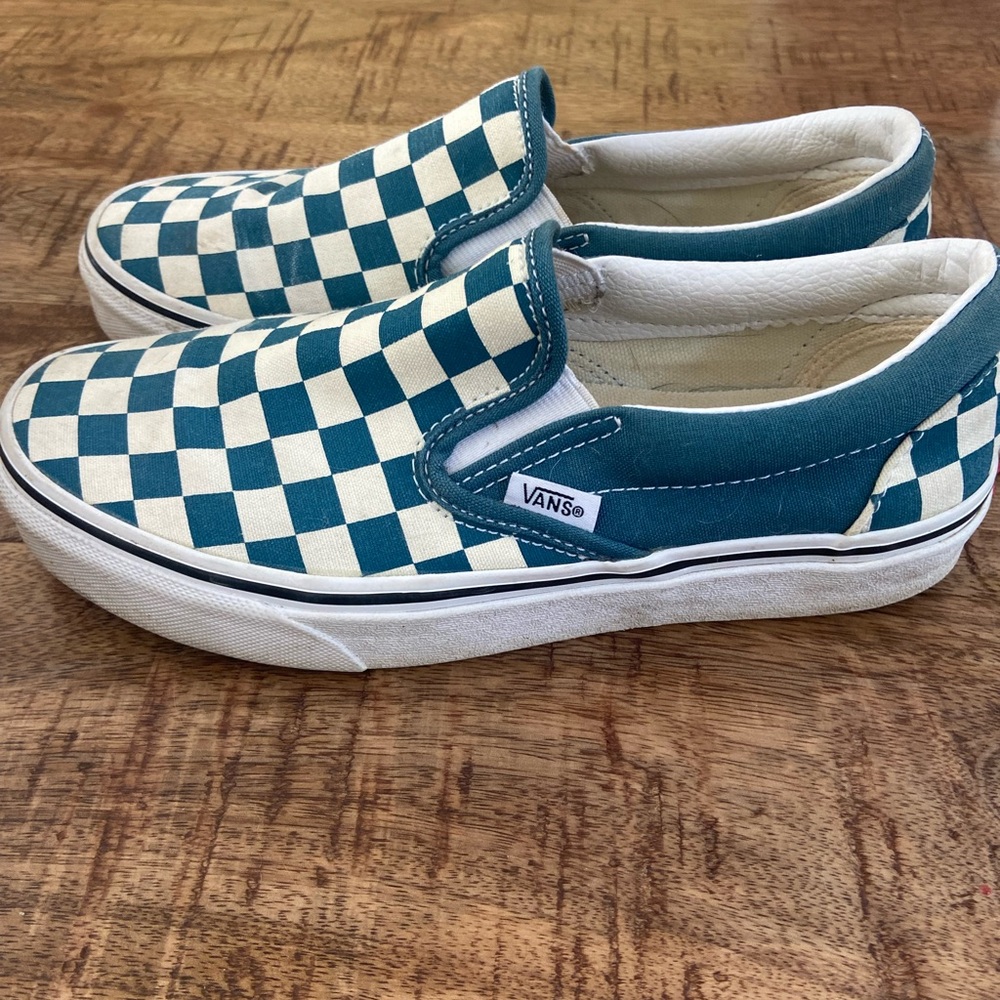 Vans US Women’s size 6.5. Like new condition.